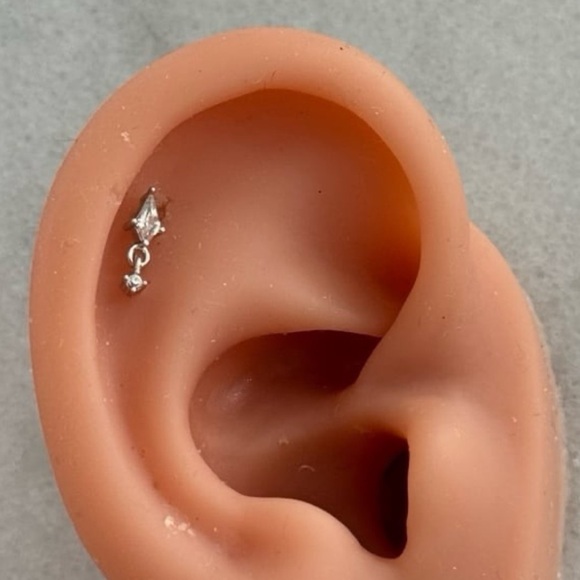 Modest Lu Jewelry - Sterling Silver Tear Drop Crystal Dangle Cartilage Earring 

Brand New